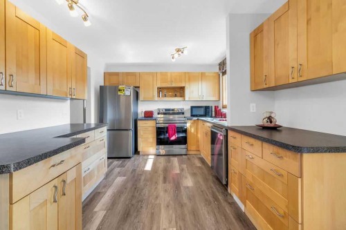 16 Rundleson Way Ne, Calgary, AB - Indoor Photo Showing Kitchen