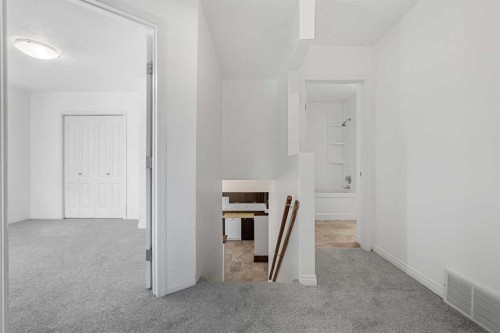 1640 15 Street Se, Calgary, AB - Indoor Photo Showing Other Room