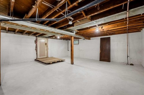 1640 15 Street Se, Calgary, AB - Indoor Photo Showing Basement