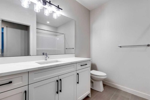 435 Rivercrest Road, Cochrane, AB - Indoor Photo Showing Bathroom