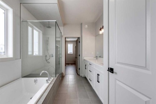 435 Rivercrest Road, Cochrane, AB - Indoor Photo Showing Bathroom