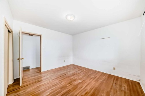2809 38 Street Sw, Calgary, AB - Indoor Photo Showing Other Room