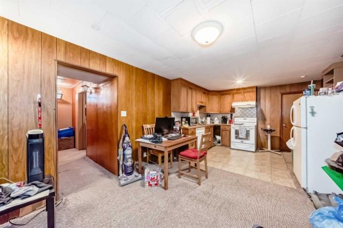 2809 38 Street Sw, Calgary, AB - Indoor