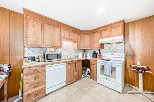 2809 38 Street Sw, Calgary, AB - Indoor Photo Showing Kitchen