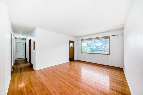 2809 38 Street Sw, Calgary, AB - Indoor Photo Showing Other Room