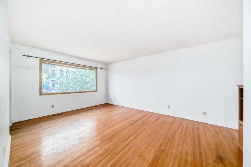 2809 38 Street Sw, Calgary, AB - Indoor Photo Showing Other Room