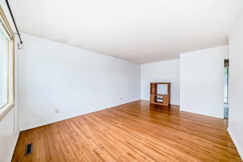 2809 38 Street Sw, Calgary, AB - Indoor Photo Showing Other Room