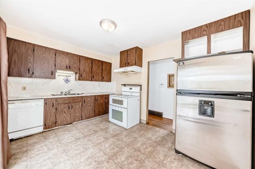 2809 38 Street Sw, Calgary, AB - Indoor Photo Showing Kitchen With Double Sink