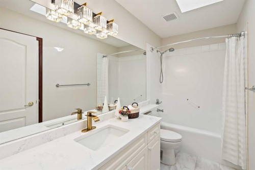 10417 Hamptons Boulevard Nw, Calgary, AB - Indoor Photo Showing Bathroom