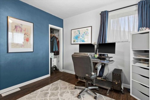 527 29 Street Nw, Calgary, AB - Indoor Photo Showing Office