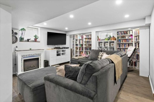 527 29 Street Nw, Calgary, AB - Indoor With Fireplace