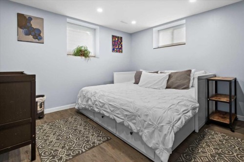 527 29 Street Nw, Calgary, AB - Indoor Photo Showing Bedroom