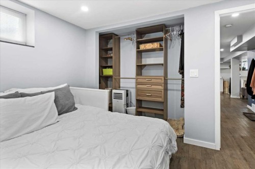 527 29 Street Nw, Calgary, AB - Indoor Photo Showing Bedroom