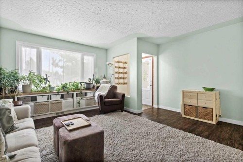 527 29 Street Nw, Calgary, AB - Indoor Photo Showing Other Room