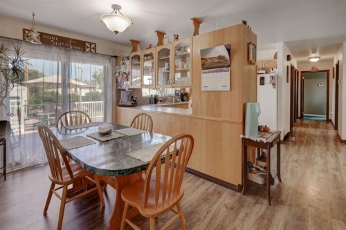 426 9 Street, Beiseker, AB - Indoor Photo Showing Dining Room