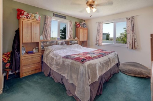 426 9 Street, Beiseker, AB - Indoor Photo Showing Bedroom