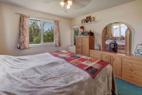 426 9 Street, Beiseker, AB - Indoor Photo Showing Bedroom