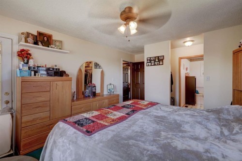426 9 Street, Beiseker, AB - Indoor Photo Showing Bedroom