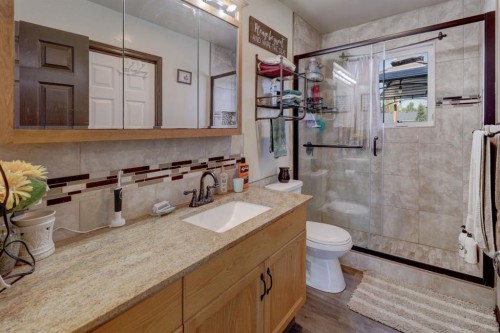 426 9 Street, Beiseker, AB - Indoor Photo Showing Bathroom