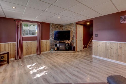 426 9 Street, Beiseker, AB - Indoor Photo Showing Other Room