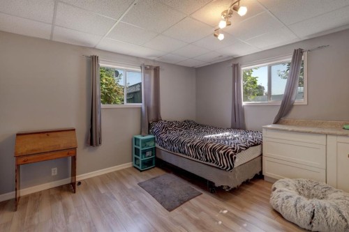426 9 Street, Beiseker, AB - Indoor Photo Showing Bedroom