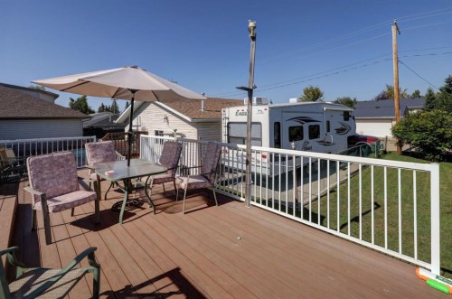 426 9 Street, Beiseker, AB - Outdoor With Deck Patio Veranda With Exterior