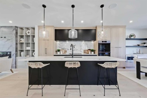 2838 34 Street Sw, Calgary, AB - Indoor Photo Showing Kitchen With Upgraded Kitchen