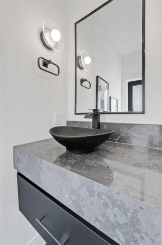 2838 34 Street Sw, Calgary, AB - Indoor Photo Showing Other Room