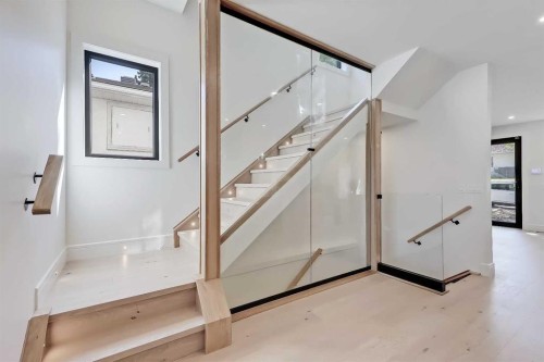 2838 34 Street Sw, Calgary, AB - Indoor Photo Showing Other Room