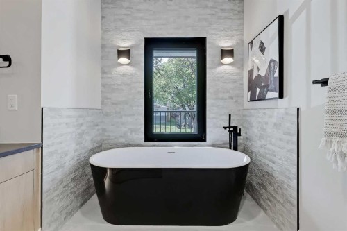 2838 34 Street Sw, Calgary, AB - Indoor Photo Showing Bathroom