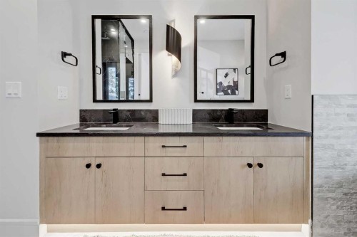 2838 34 Street Sw, Calgary, AB - Indoor Photo Showing Bathroom