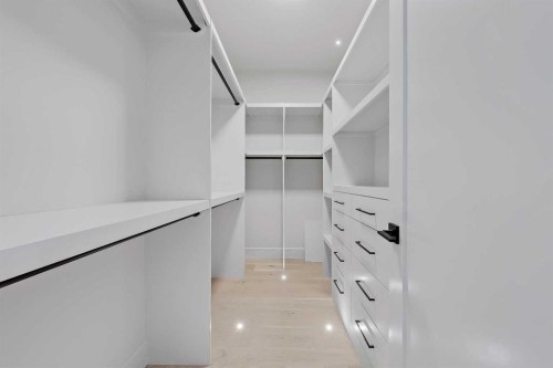 2838 34 Street Sw, Calgary, AB - Indoor With Storage