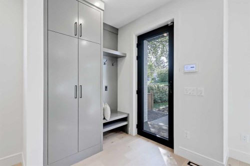 2838 34 Street Sw, Calgary, AB - Indoor Photo Showing Other Room