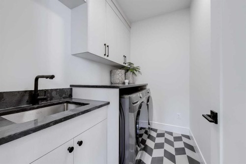 2838 34 Street Sw, Calgary, AB - Indoor Photo Showing Laundry Room