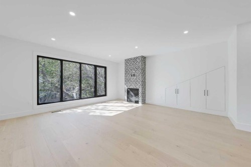 2838 34 Street Sw, Calgary, AB - Indoor With Fireplace