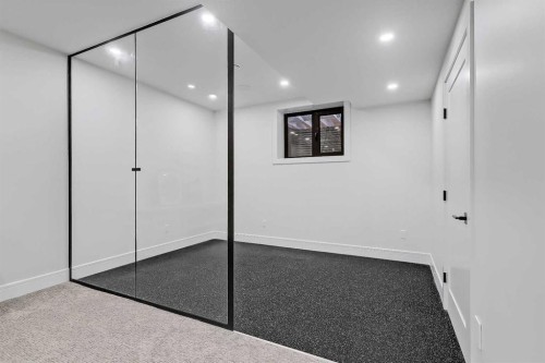 2838 34 Street Sw, Calgary, AB - Indoor Photo Showing Other Room