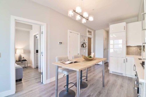 515 4 Avenue Ne, Calgary, AB - Indoor Photo Showing Kitchen