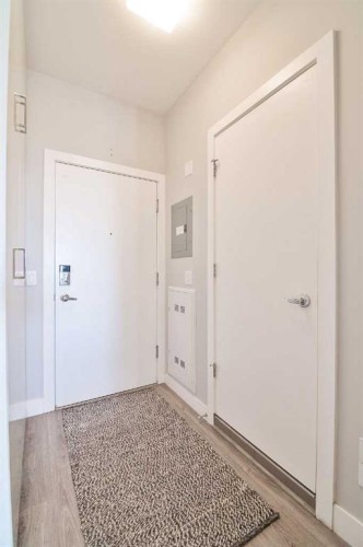 515 4 Avenue Ne, Calgary, AB - Indoor Photo Showing Other Room