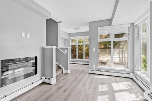 515 4 Avenue Ne, Calgary, AB - Indoor Photo Showing Other Room