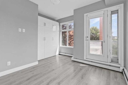 515 4 Avenue Ne, Calgary, AB - Indoor Photo Showing Other Room