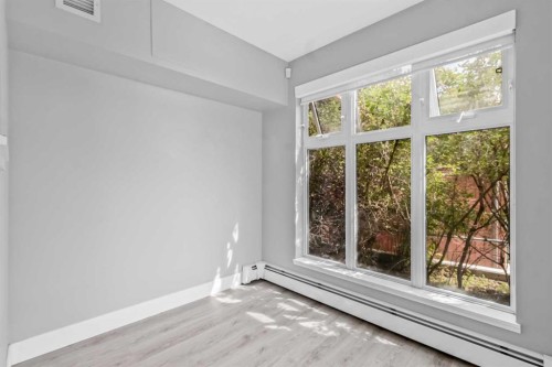 515 4 Avenue Ne, Calgary, AB - Indoor Photo Showing Other Room