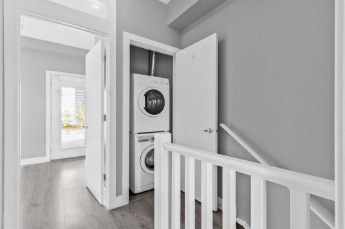 515 4 Avenue Ne, Calgary, AB - Indoor Photo Showing Laundry Room