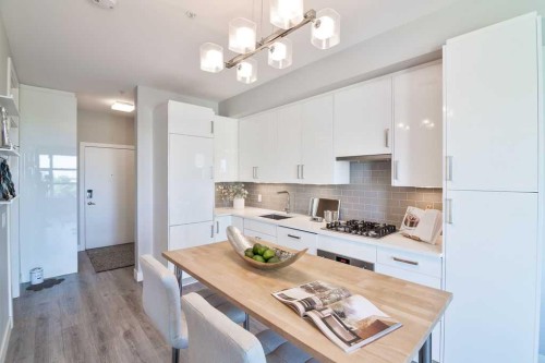 515 4 Avenue Ne, Calgary, AB - Indoor Photo Showing Kitchen