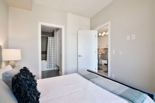 515 4 Avenue Ne, Calgary, AB - Indoor Photo Showing Bedroom