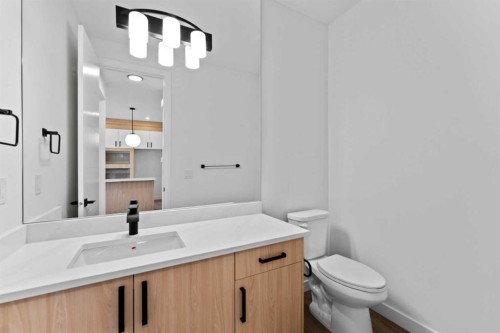129 Heritage Boulevard, Cochrane, AB - Indoor Photo Showing Bathroom