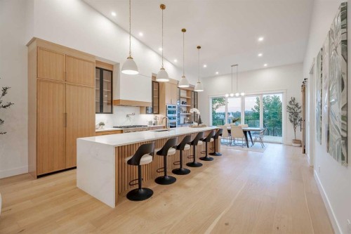 1651 St Andrews Place Nw, Calgary, AB - Indoor Photo Showing Kitchen With Upgraded Kitchen