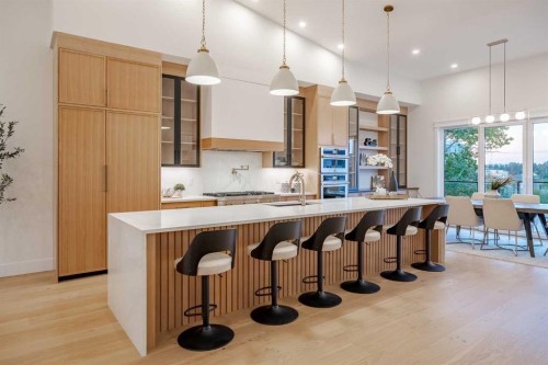 1651 St Andrews Place Nw, Calgary, AB - Indoor Photo Showing Kitchen With Upgraded Kitchen