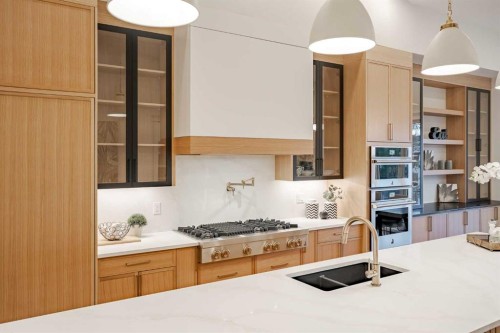 1651 St Andrews Place Nw, Calgary, AB - Indoor Photo Showing Kitchen With Double Sink With Upgraded Kitchen