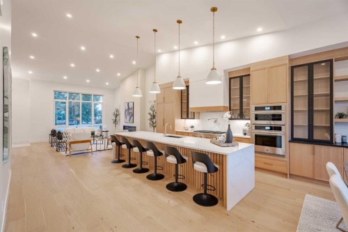 1651 St Andrews Place Nw, Calgary, AB - Indoor Photo Showing Kitchen With Upgraded Kitchen