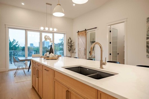 1651 St Andrews Place Nw, Calgary, AB - Indoor Photo Showing Kitchen With Double Sink